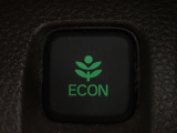 エンジン、エアコンなどを制御し低燃費な『ECONモード』に、また走りを楽しみたいとき、空調など快適性を重視したいときにはスイッチOFFで通常モードに切り替えができます!