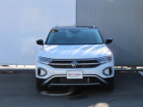 LEDマトリクスヘッドライト「IQ.LIGHT」を装備。フロントカメラで対向車や先行車を検知してLEDを個別で自在に点灯消灯の制御をし、最適な配光を可能にしたヘッドライトシステムでございます