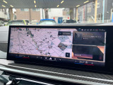 大きな画面でナビゲーション、バックカメラなど、ここでi  drive の操作画面になります。