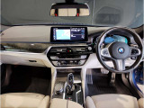 BMW純正アルミホイールです。納車時にはアルミホイールコーティングも承っております!是非ご検討下さいませ。