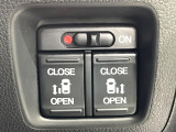 【両側パワースライドドア】スマートキーや運転席のスイッチで後席両側スライドドアの開閉が可能♪電動だから力を入れてドアを開ける必要が無く、小さなお子様でも簡単に開け閉めでき快適です♪