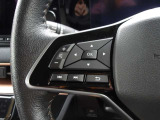 テレビや音楽等の音量調節が簡単に操作できる、便利なステアリングスイッチ付き車です。ハンドル部分で簡単に操作できるので、前方から視線を逸らすことなく運転が出来、大変便利です◎