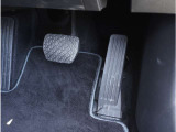 オルガン式アクセルペダル採用で運転時の疲労軽減し、とっさの踏み間違いも置きにくくなります。