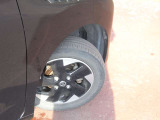 155/65R14タイヤ+専用アルミホイールです。スタッドレスタイヤや各種オプションのご注文も承っております(^^)!