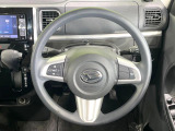 インテリアに合わせたデザインのステアリングは、運転される方のことも考え、運転しやすい形状、大きさです。是非一度、実際に触ってお確かめください。