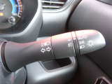アダプティブLEDヘッドライトシステムは、照射パターンを変化させて対向車や先行車が眩しくならないようにハイビームをキープすることで、良好な視界を確保します。もちろん自動点灯/消灯するオートライトも。