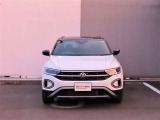 LEDマトリクスヘッドライト「IQ.LIGHT」を装備。フロントカメラで対向車や先行車を検知してLEDを個別で自在に点灯消灯の制御をし、最適な配光を可能にしたヘッドライトシステムでございます