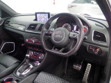 RS Q3 2.5 4WD 本革シート