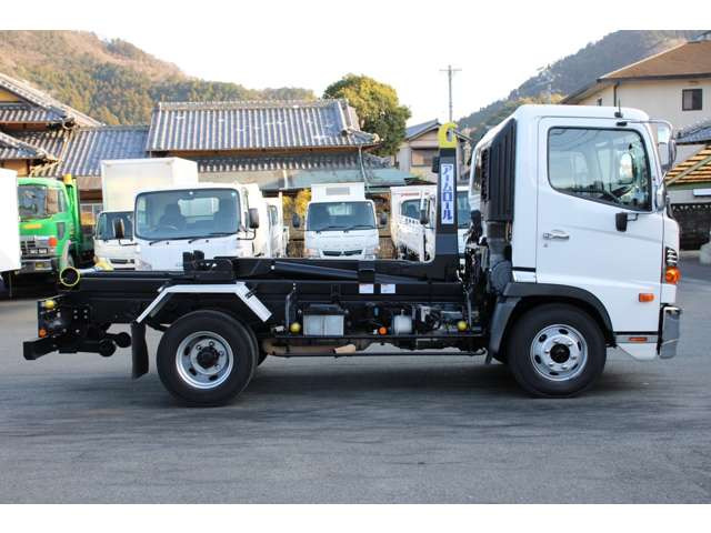 平成18年 日野 レンジャー 4t アームロール 脱着装置付コンテナ専用車 新明和 ベット付き ＮＯＸ・ＰＭ適合　メッキステンレスパーツ 日野 レンジャー4tフックロール脱着装置付コンテナ車 | 中古トラック