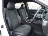 マツダは運転手中心の車つくりを行っております。上部に視認ゾーン、手が届く位置に操作ゾーンを配置し、運転に集中できるコックピットを演出しております☆