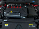 Audiは創業者であるホルヒの「いかなる時代においても第一級の素材を用い、操縦安定性に優れ、さらに進歩的なクルマの製造を目指す」という考え方に則り、こだわり抜かれたインテリアを目指しています。