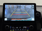 【バックカメラ】駐車時に後方がリアルタイム映像で確認できます。大型商業施設や立体駐車場での駐車時や、夜間のバック時に大活躍!運転スキルに関わらず、今や必須となった装備のひとつです!