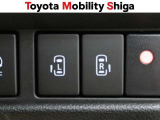運転席からワンタッチでパワースライドドアの開閉ができて便利です。