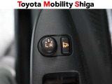 便利な電動格納ドアミラーも装備しております。駐車時にボタン一つで折り畳む事が出来るので便利ですよ。