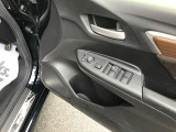 電動格納ミラー付です。ドアロックと連動して格納もします。