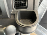 運転席ドリンクホルダー付いてます