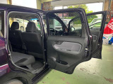 乗り降りもしやすいお車になります。