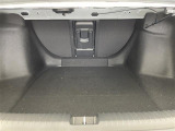 【トランク】積み込みやすくて、たっぷり積める荷室です。シートアレンジできるものは、乗車人数と荷物の量や大きさによってシートを動かすことができるので、より快適なドライブが可能です!