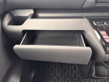 収納スペースがたくさんあるので、車内をきれいに保つことができます♪