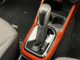 こちらのシフトは、車両にマッチしたデザインになっています!握りやすく、操作し易い配置になっていますので、いつも触れるシフトだからこそ、大切ですね!