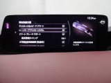 ハンドル操作をアシストすることにより車線からの逸脱回避を支援します。