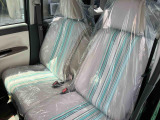 さわやかなデザインのシートカバー付き