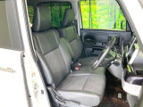 運転席シート廻りは使用感も少なく、良好な状態となっています。丁寧に使われていたことがよくわかりますね。