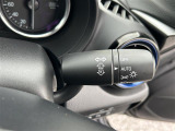 【 オートライト 】オートライトなのでライトの点け忘れを気にすることなく運転が出来ます。