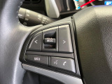 【ステアリングリモコン】運転中でも目線はそのまま、手元のスイッチで安全にオーディオが操作できます。