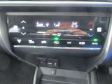 オートエアコン装備。温度設定だけで快適な車内に!