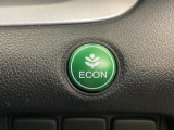 【eコンスイッチ】低燃費運転をサポートするECONモード。スイッチをONすると、エンジンやトランスミッション、A/Cなどを協調制御し、燃費の向上に貢献。エコドライブの効果を高めます。