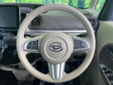 インテリアに合わせたデザインのステアリングは、運転される方のことも考え、運転しやすい形状、大きさです。是非一度、実際に触ってお確かめください。