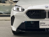 また、BMW正規認定中古車は、エマージェンシーサービスが自動付帯。24時間365日、皆様のカーライフをサポート致します。確かな安心のうえで、「駆けぬける歓び」をご堪能ください。