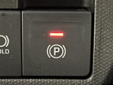 【電動パーキングブレーキ】パーキングブレーキを指先だけで操作可能です!力の弱い人にも安心してブレーキをかけていただけます!