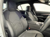 長時間の運転でも疲れにくく、オーナー様の事だけを考えて作成したBMWならではのとっておきのシートです。
