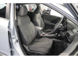 安全運転の基本は正しい運転姿勢をとること。スバルは正しい運転姿勢がとりやすいシート設計をしており、パワーシートで細かい調整も行えます