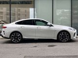 BMWを熟知したメカニックによる、360度の納車前点検。ドイツ本国と同様の教育・訓練を受けたメカニックが徹底的に点検、整備した後にお客様にお引渡しします。