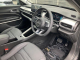 運転席になります。