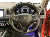 ハンドルにHondaセンシング系のクルーズコントロールやレーンキープアシストなどのスイッチと、オーディオの操作スイッチが装備されています。ハンドルから手を離さず安全に操作できます。
