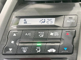 【オートエアコン】一度お好みの温度に設定すれば、車内の温度を検知し風量や温度を自動で調整。暑い…寒い…と何度もスイッチ操作をする必要はありません。快適な車内空間には必須の機能ですね♪