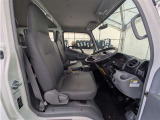 見通しのよいすっきりとした視界で、誰でも運転しやすいです。運転のしやすさは疲れにくさにも繋がりますよ♪