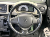 インテリアに合わせたデザインのステアリングは、運転される方のことも考え、運転しやすい形状、大きさです。是非一度、実際に触ってお確かめください。