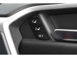 ドライビングポジションメモリースイッチです。 お好みのドライビングポジションを登録し、ワンタッチで呼び出しできます。2パターンまで登録可能。