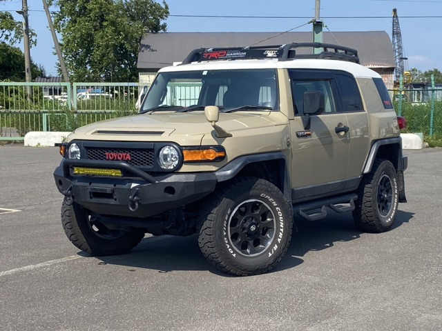 FJクルーザー 4.0 カラーパッケージ 4WD リフトアップ・社外ナビ・バックカメラ