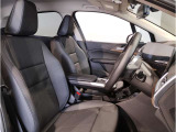 【コックピットシート】BMW車の主役席。車体中央にくる様に配置し車両重心とが一致する事でドライバーと車との一体感あるドライビングを実現。人間工学に基づき形成した形状が長時間のドライブ疲労も軽減します!