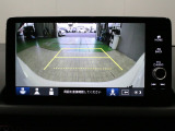 【バックカメラ】シフトを「R」の位置に入れると、自動的に画面がカメラ映像に切り替わり後方の視界をサポートする必須装備です!