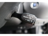 【レーダークルーズコントロール】アクセルペダルを踏まなくても、車間制御モードでは、先行車の車速変化に合わせた追従走行を行い、自動的に加速・減速・停止をします。