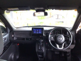 【前方視界】開放的な前方視界!運転がしやすく疲れにくいです♪窓が大きく、見通しがとっても良いおクルマですよ♪