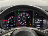 【メーターまわり】ドライバーから見やすい位置にあって安全運転に寄与します。マルチインフォメーションディスプレイでは、クルマに関する情報の確認はもちろん、各種安全機能・装備のON/OFFも設定可能。