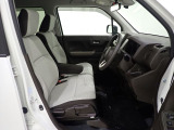 低重心フロア+センタータンクレイアウトによる安定した走りと、広い車内空間が実現しております。